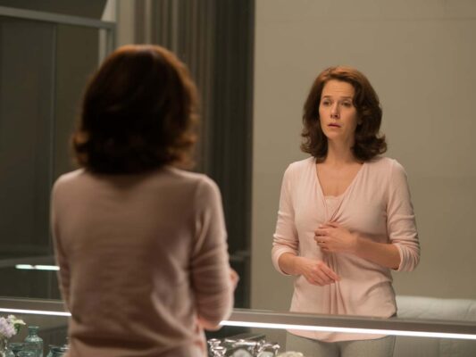 mujer con pechos tuberosos